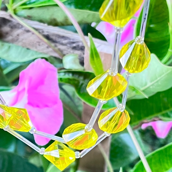 Pretty Yellow Necklace - Picture 4 of 4